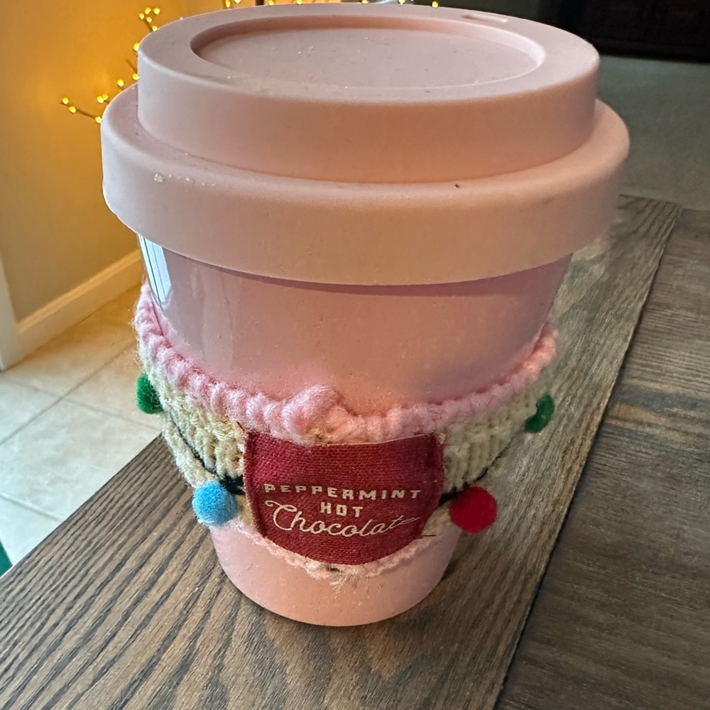 DW Home Peppermint Hot Chocolate Candle